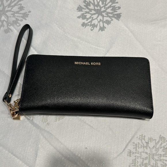 Michael Kors Leather Continental Wristlet - Picture 4 of 7